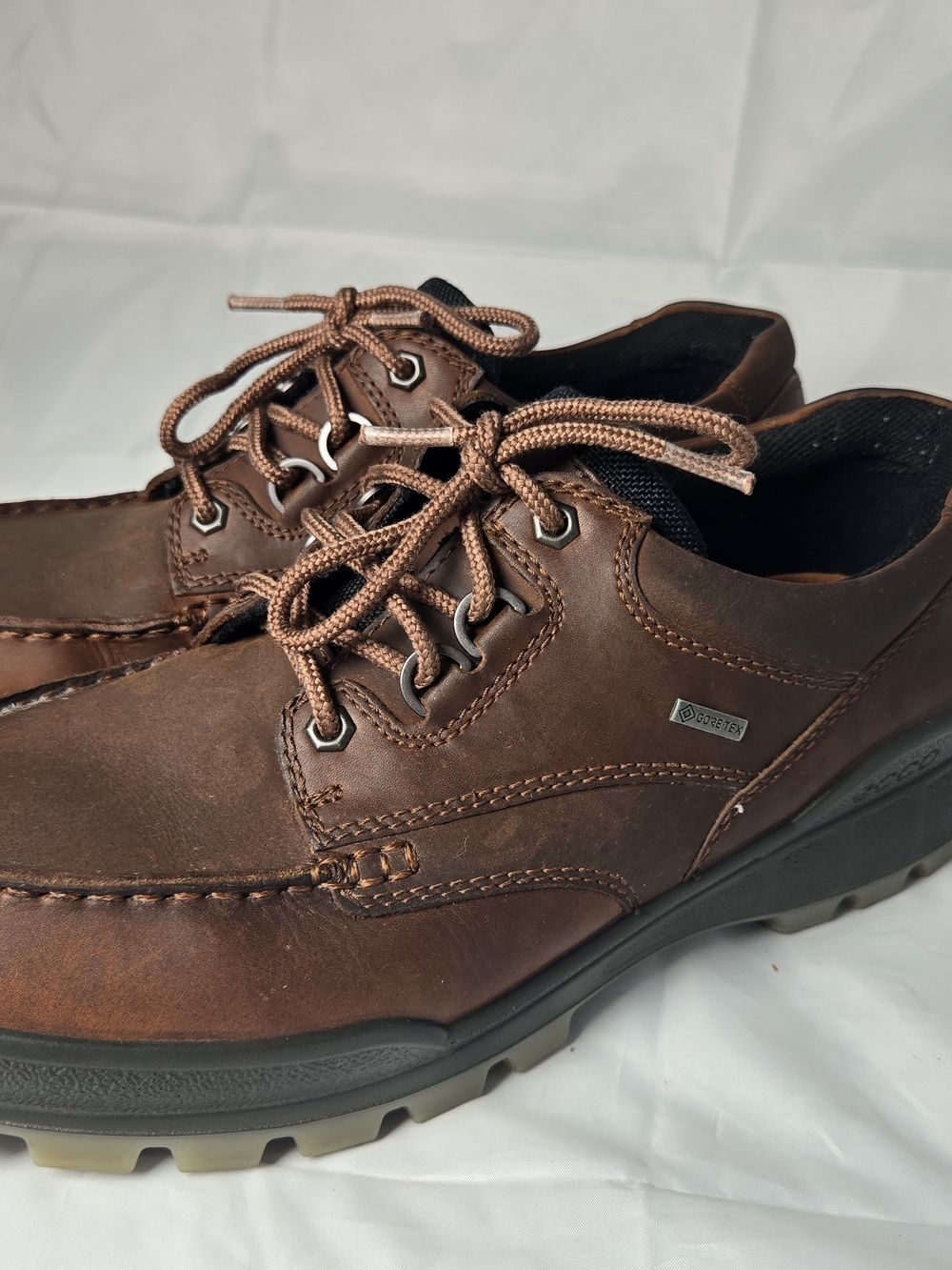Ecco Men's Brown Leather Boat Shoes with Lace-Up Detail